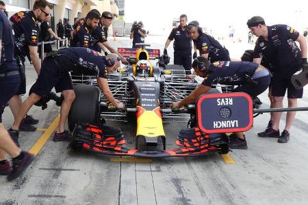 Daniel Ricciardo - Red Bull - Formel 1 - Testfahrten - Bahrain International Circuit - Dienstag - 18.4.2017