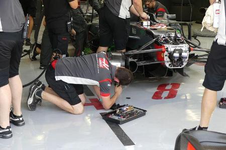 Romain Grosjean - HaasF1 - Formel 1 - Testfahrten - Bahrain International Circuit - Dienstag - 18.4.2017