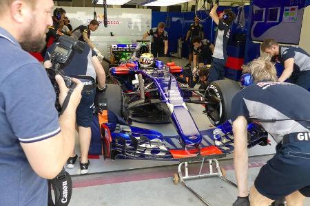 Sean Gelael - Toro Rosso - Formel 1 - Testfahrten - Bahrain International Circuit - Dienstag - 18.4.2017