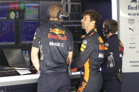 Daniel Ricciardo - Red Bull - Formel 1 - Testfahrten - Bahrain International Circuit - Dienstag - 18.4.2017