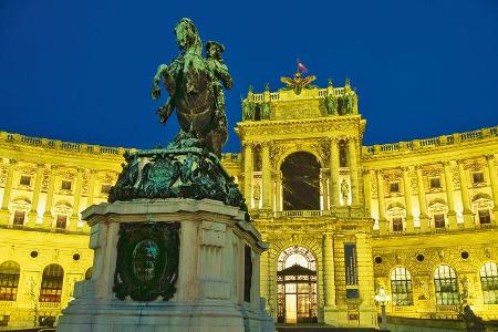 Hofburg mit Prinz-Eugen-Denkmal in Wien