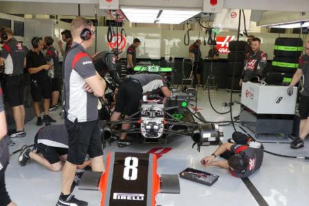 Romain Grosjean - HaasF1 - Formel 1 - Testfahrten - Bahrain International Circuit - Dienstag - 18.4.2017