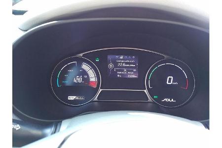 Der Bordcomputer des Kia Soul EV versprach zu Beginn eine Reichweite von 128 km. Das konnte knapp werden.
