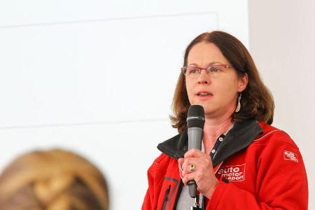 ... Birgit Priemer, stellv. Chefredakteurin von auto motor und sport, erzählte mehr zum Hintergrund der i-Mobility Rallye.