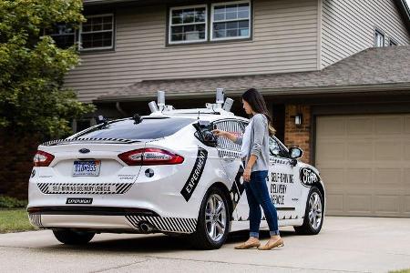 Ford Mondeo Domino's Self-Driving Delivery Vehicle