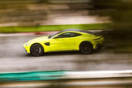 Aston Martin Vantage V8.