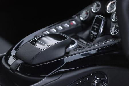 Im Sport Plus-Modus tastet sich der Aston erst vorsichtig um den Kurs, untersteuert leicht beim Einlenken, ein leichter Gass...