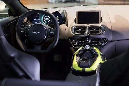 Aston Martin Vantage V8.