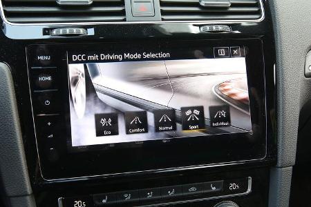 VW Golf GTD Infotainment