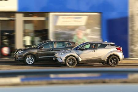 Nissan Qashqai 1.2 DIG-T, Toyota C-HR 1.2 T, Seitenansicht