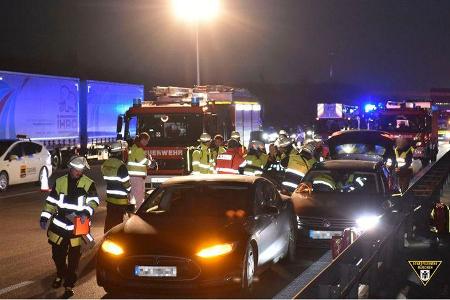 Tesla Model S Unfall A9 Tesla Model S Unfall A9