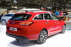 Sitzprobe im neuen Hyundai i30 Kombi (2017)