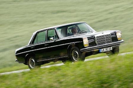 Mercedes Strichacht W114, Seitenansicht