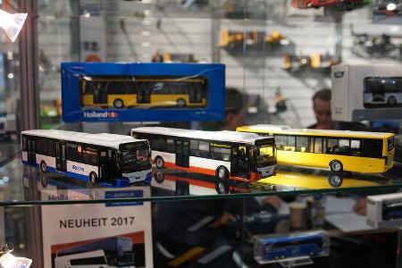 Spielwarenmesse 2017, Baumaschinen, Busse