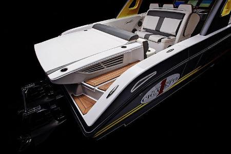Cigarette Racing Team 41’ SD GT3 Boot