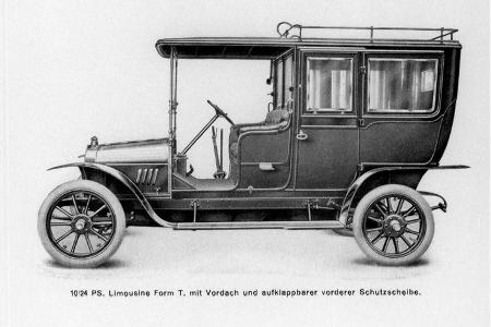 1911: Opel 10/24 PS als Limousine mit Verdeck und aufklappbarer vorderer Windschutzscheibe.