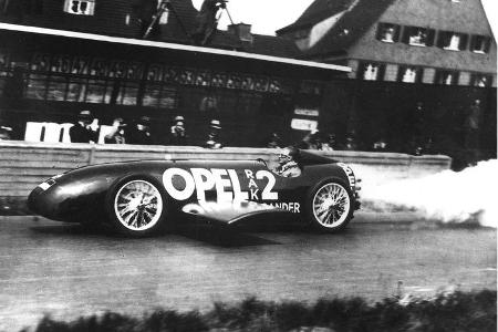 1928: Fritz von Opel im RAK 2 am 23.05.1928 auf der Berliner AVUS.