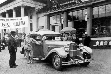 1928: Fritz von Opel gewinnt mit seinem Opel Regent 8 Zylinder-Coupé den ersten Preis bei der Schönheitskonkurrenz in Baden-...