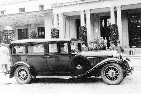 1928: Opel Pullmann-Luxus-Limousine Regent mit Achtzylinder Reihenmotor.
