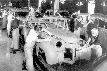 1950: Produktionsanlagen im Rüsselsheimer Opel-Werk.