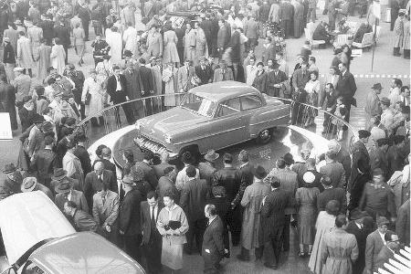 1953: Opel Olympia Rekord auf der IAA in Frankfurt/Main.