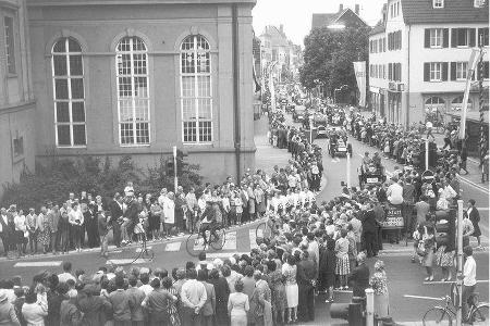 1962: Autokorso zum 100. Firmenjubiläum der Adam Opel AG, 1962.