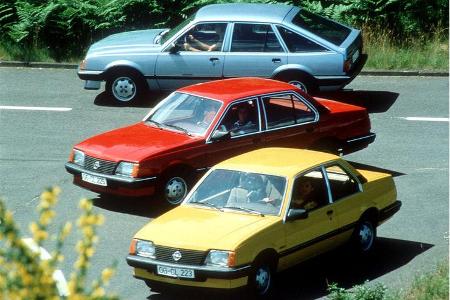 1981: Karosserievarianten des Opel Ascona C: Limousine mit drei und fünf Türen sowie Fließheck.