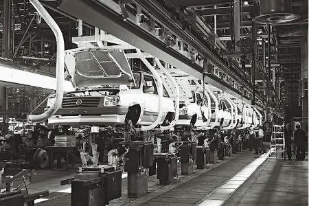 1982: Produktion des Opel Corsa im Werk Saragossa.