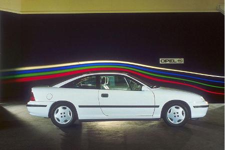 1989: Opel Calibra im Windkanal.