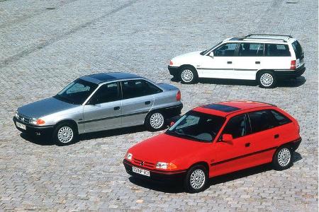 1991: Karosserievarianten des Opel Astra F - Fünftürer, Limousine und kombi (von vorne nach hinten), 1991-1998.