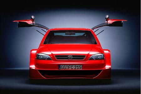 2001: Flügeltürer von Opel - der Astra OPC X-Treme.