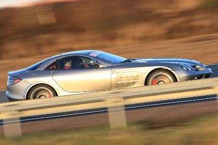 Werte Mercedes SLR McLaren 722: 0-100: 3,8 s ; 0-200: 10,5 s ; 0-300 29,6 s ; 0-300-0: 37,0 s