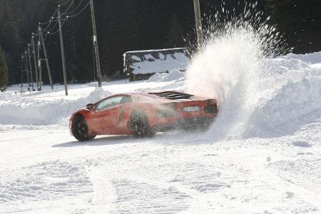 Lamborghini Aventador, Kurvenfahrt