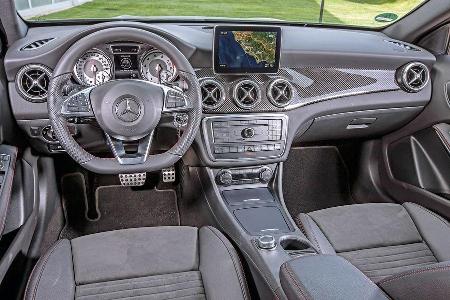 Mercedes GLA 250 4Matic AMG Line, Cockpit