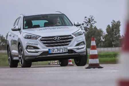 Hyundai Tucson 1.6 Turbo 4WD, Frontansicht, Slalom