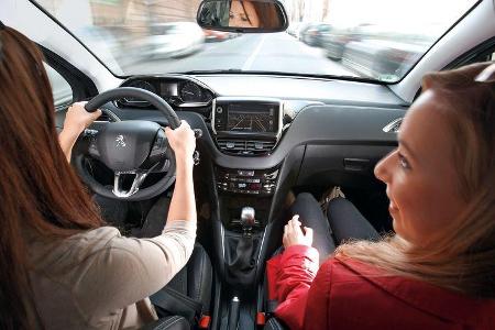 Peugeot 208 e-Hdi 115, Cockpit