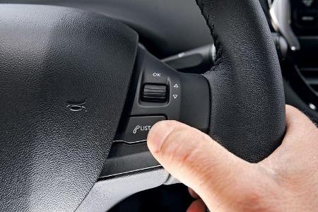 Peugeot 208 e-Hdi 115, Lenkrad, Radiobedienung