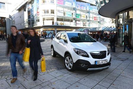 Opel Mokka 1.4 Turbo 4x4, Frontansicht, Einkautstraße