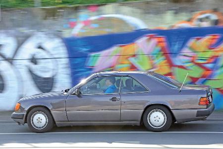 Mercedes 230 CE, Seitenansicht