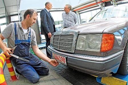 Mercedes 230 CE, Khlergrill