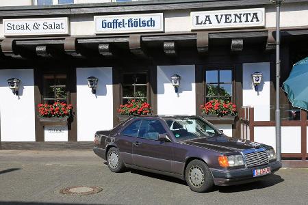 Mercedes 230 CE, Seitenansicht