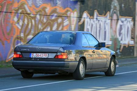 Mercedes 230 CE, Heckansicht