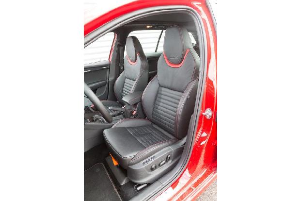Skoda Octavia Combi RS 2.0 TDI 4x4, Fahrersitz