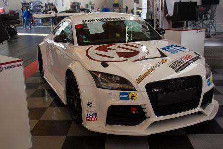 Ready to race: Zwar nicht mit Straßenzulassung, dafür mit viel Bühnenpräsenz. 570 PS und 645 Nm sind in diesem Renn-TT RS gu...
