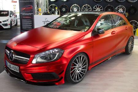 Kaum noch von aufwändigen Effektlackierungen zu unterscheiden. Dieser AMG-Feger erstrahlt in einer Variation aus mattem Chro...