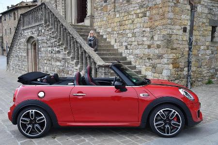 JCW Cabrio seitlich stehend Verdeck offen