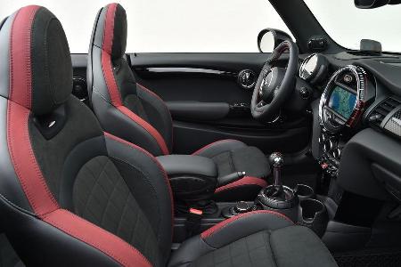 JCW Cabrio vorne seitlich stehend offen