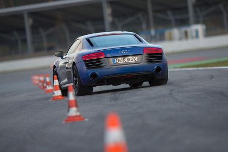 Audi R8 V10 Plus, Slalom, Heckansicht