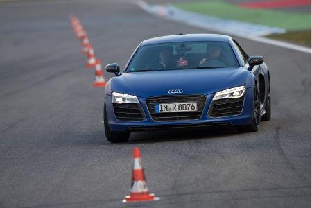 Audi R8 V10 Plus, Frontansicht, Slalom