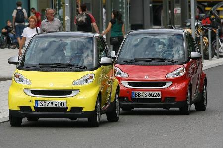 Der Schein trügt: Im Alltag fährt der träge Diesel (links im Bild) dem Benziner hinterher